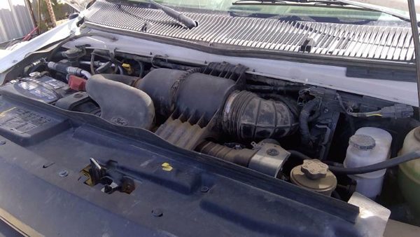2011 Ford E-350 Super Duty — vehicle photo 2