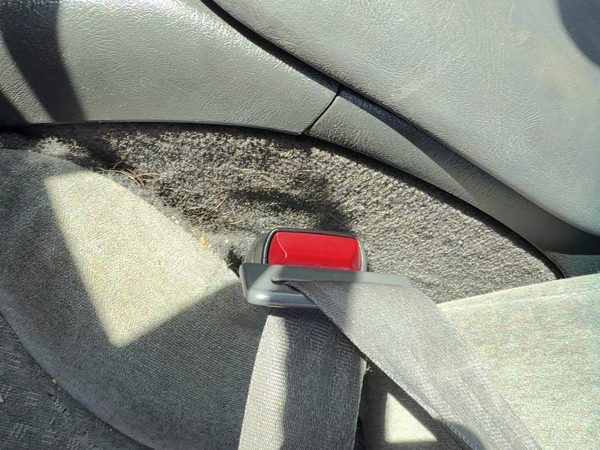 01-05 Chevy S10 Blazer Driver Left Front Seat Belt Buckle Receiver OEM Graphite — photo 2