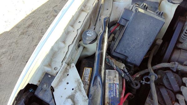 06-09 Buick Lacrosse Windshield Washer Fluid Reservoir With Pump Oem Wiper Tank — photo 3