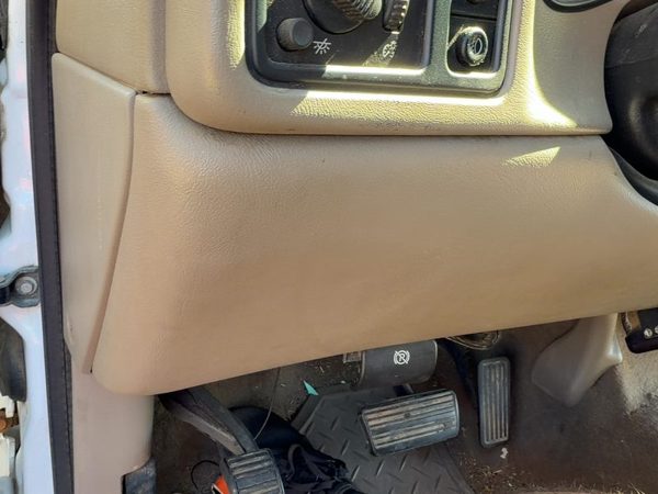 05-07 Silverado 2500 Lower Dash Under Column Knee Bolster Trim Panel Oem Tan 52D — photo 1