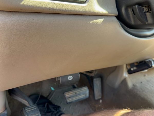 05-07 Silverado 2500 Lower Dash Under Column Knee Bolster Trim Panel Oem Tan 52D — photo 5