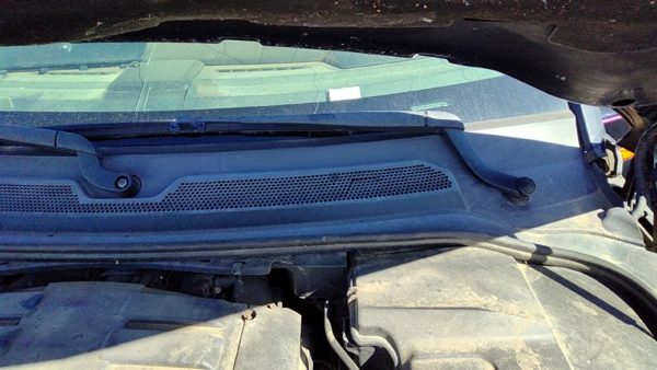 05-09 Land Rover Lr3 Windshield Wiper Cowl Vent Trim Panel Oem Cover — photo 3