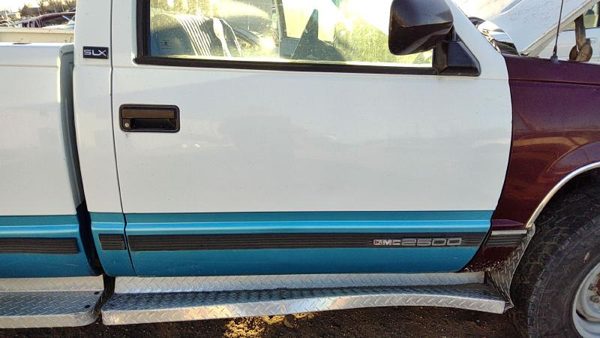 1993 GMC Sierra Front Door RH White — photo 1
