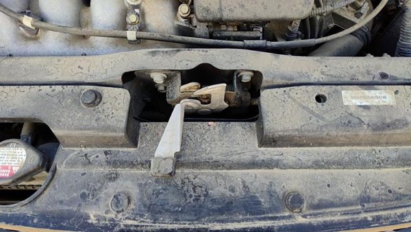2002-2005 Honda Civic Hatchback Si Hood Latch Assembly With Bracket Oem — photo 3