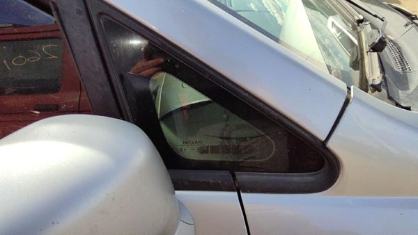 07-11 Versa Passenger Right Front Vent Window Side Glass 76821Ed500 76820Ed500 — photo 2