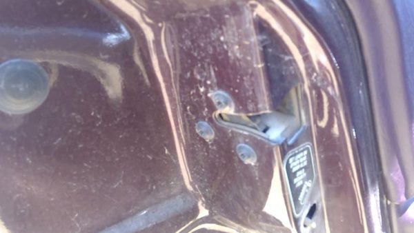 93 Cadillac Fleetwood Driver Left Rear Door Latch With Rods/Cables Assembly Back — photo 1