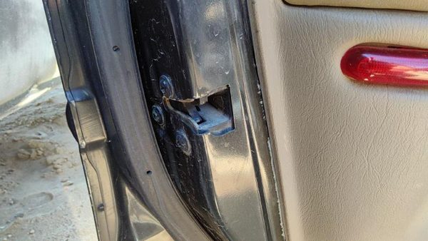 1997-2004 Buick Regal Driver Left Front Door Latch With Rods/Cables Oem 16629727 — photo 3