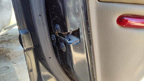 1997-2004 Buick Regal Driver Left Front Door Latch With Rods/Cables Oem 16629727 — photo 2