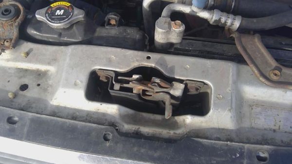 1996-1998 Honda Civic Hood Latch Assembly With Bracket Oem 6071245 — photo 3