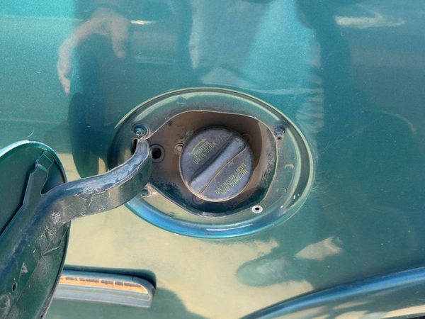 1997-1998 Ford F150 Fuel Filler Neck Assembly With Gas Cap Oem 4.2L F85Z9034Ta — photo 3