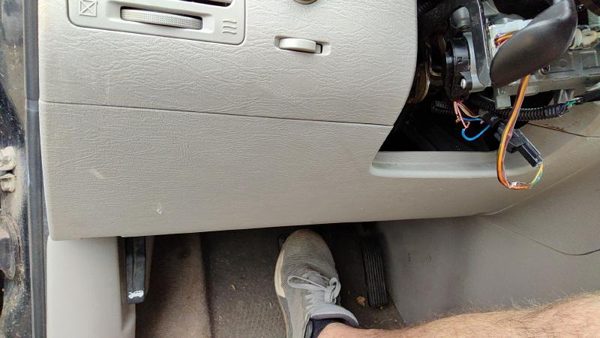 07-09 Grand Vitara Xl-7 Lower Dash Under Column Knee Bolster Trim Panel Oem Gray — photo 3