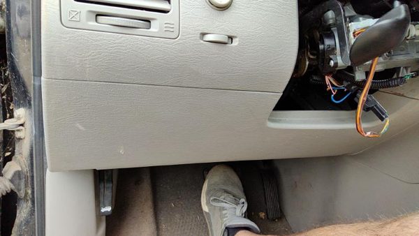 07-09 Grand Vitara Xl-7 Lower Dash Under Column Knee Bolster Trim Panel Oem Gray — photo 2