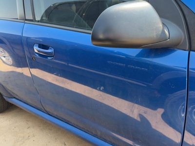 2005 Saturn Vue Front Door RH Pacific Blue 91U
