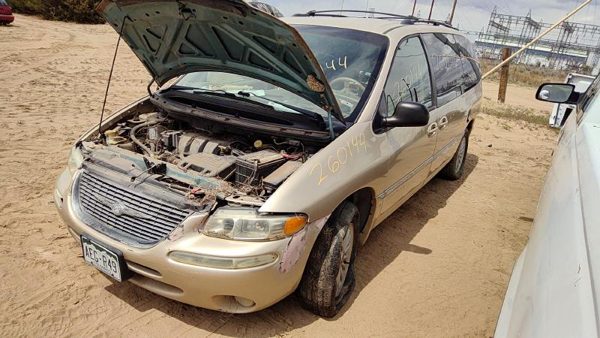 2000 Chrysler Town — vehicle photo 3