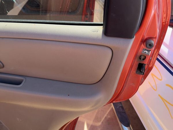 03-07 Escape Passenger Right Rear Door Trim Panel Switches Back Pebble Tan Ah — photo 2