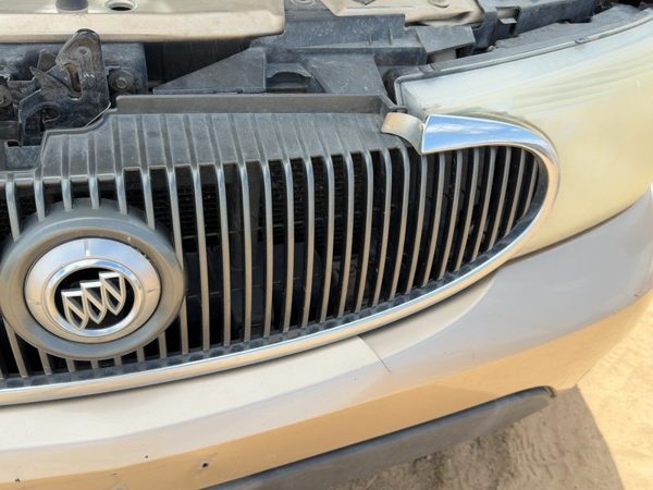 2004-2007 Buick Rainier Front Grille Assembly Oem 15106803 — photo 3