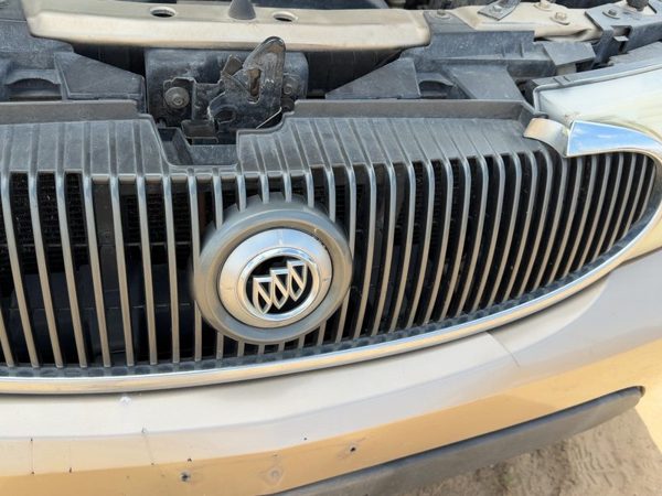 2004-2007 Buick Rainier Front Grille Assembly Oem 15106803 — photo 2