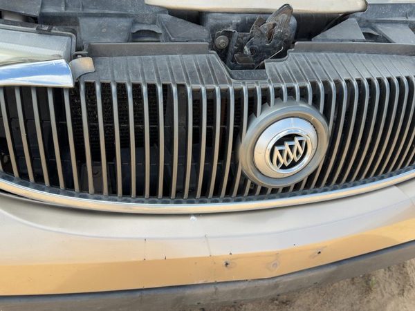 2004-2007 Buick Rainier Front Grille Assembly Oem 15106803 — photo 5