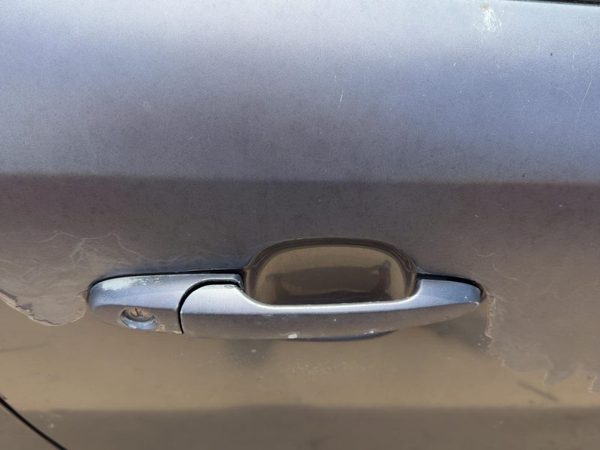 05-10 Cobalt Passenger Right Front Outside Door Handle Body Colored Amethyst 84U — photo 1
