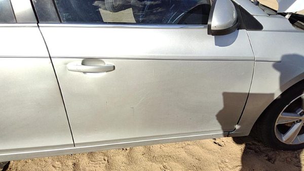 2013 Chevrolet Cruze Front Door RH Silver Gan — photo 1