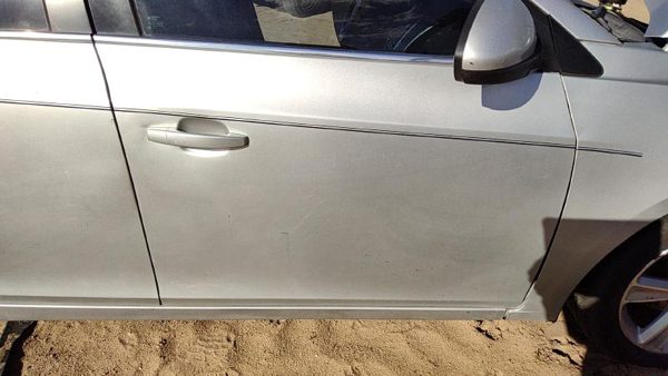 2013 Chevrolet Cruze Front Door RH Silver Gan — photo 2