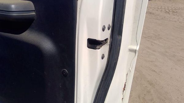 92-95 Ford Van E150 Passenger Right Front Door Latch With Rods/Cables Assembly — photo 1