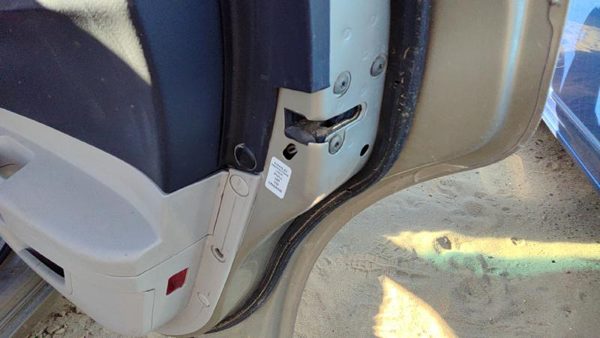 2005-2010 Chrysler 300 Passenger Right Rear Door Latch With Rods/Cables Oem Back — photo 2