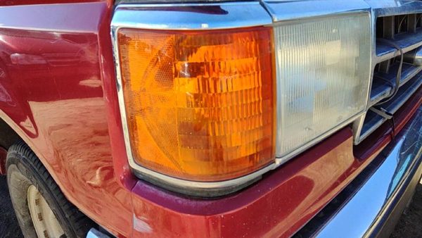 1991 Ford F150 Fog/mark/park/turn Light/lamp RH — photo 1
