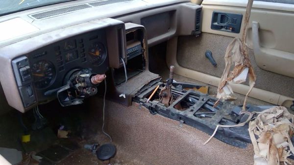 1984 Pontiac Fiero — vehicle photo 3