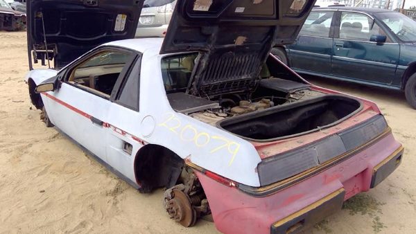 1984 Pontiac Fiero — vehicle photo 4