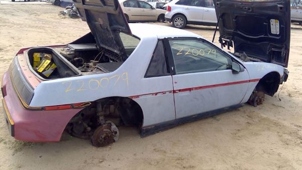 1984 Pontiac Fiero — vehicle photo 6