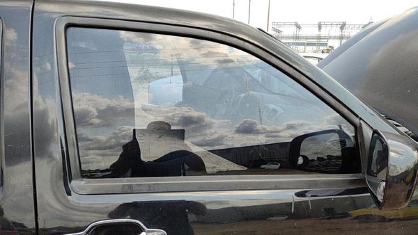 2004-2012 Gmc Canyon Passenger Right Front Side Window Door Glass Oem 97247738 — photo 1