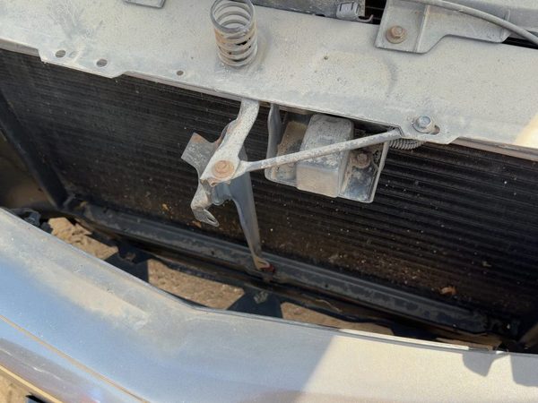 1990-1999 Pontiac Bonneville Hood Latch Assembly With Bracket Oem 25662083 — photo 3