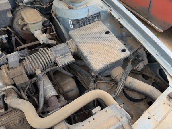 86-88 Olds 88 Complete Air Intake Cleaner Filter Box Housing With Tube Oem 3.8L — photo 1