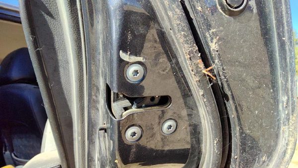 07-12 Nissan Altima Passenger Right Rear Door Latch With Rods/Cables Back 4 Door — photo 1