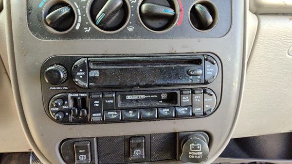 2001-2002 Chrysler Pt Cruiser Stock Radio Oem Factory Stereo Cd Player Corner. — photo 2