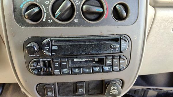 2001-2002 Chrysler Pt Cruiser Stock Radio Oem Factory Stereo Cd Player Corner. — photo 1