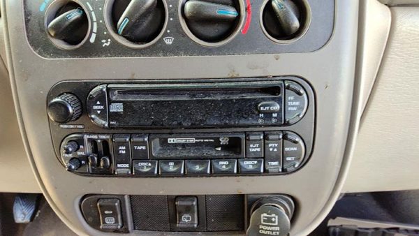 2001-2002 Chrysler Pt Cruiser Stock Radio Oem Factory Stereo Cd Player Corner. — photo 3