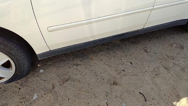 04-08 New Style Malibu Driver Left Lower Rocker Panel Moulding Side Skirt Sedan — photo 2