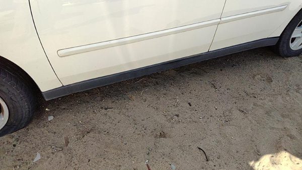 04-08 New Style Malibu Driver Left Lower Rocker Panel Moulding Side Skirt Sedan — photo 1