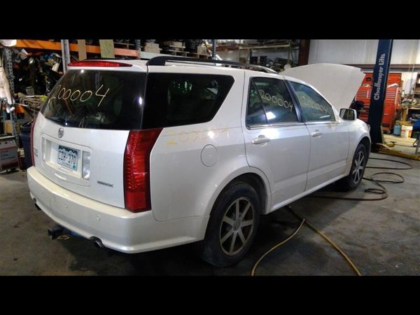 2004 Cadillac SRX — vehicle photo 8
