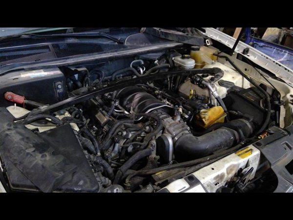 2004 Cadillac SRX — vehicle photo 2