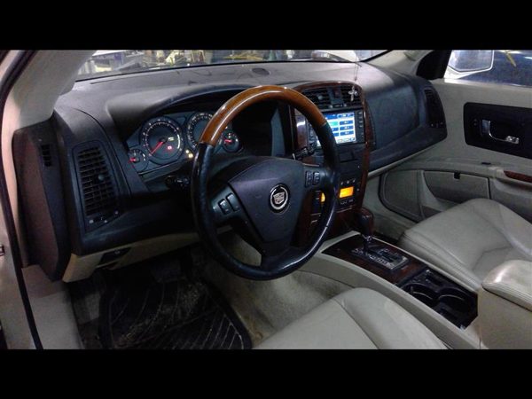 2004 Cadillac SRX — vehicle photo 5