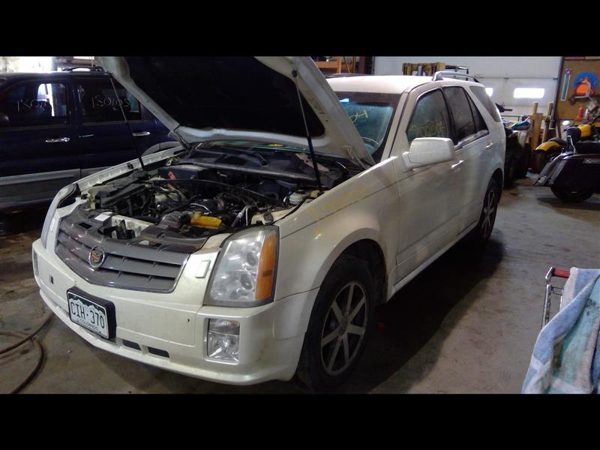 2004 Cadillac SRX — vehicle photo 4