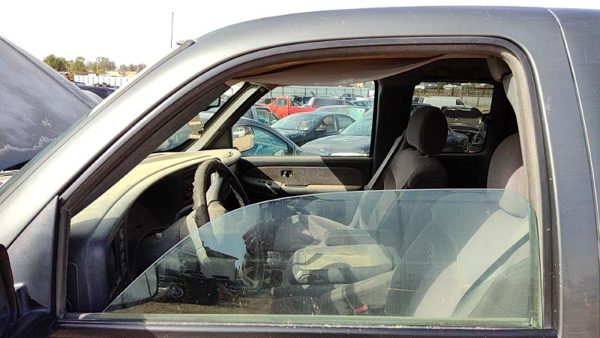 1999-2006 Gmc Sierra 2500 Driver Left Front Side Window Door Glass Oem 15891714 — photo 1