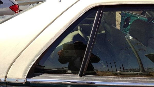 98-04 Seville Passenger Right Rear Vent Window Back Door Glass With Frame — photo 2