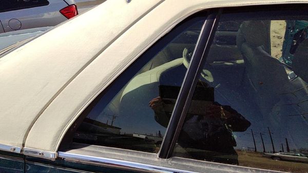 98-04 Seville Passenger Right Rear Vent Window Back Door Glass With Frame — photo 4
