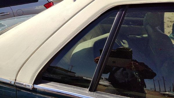 98-04 Seville Passenger Right Rear Vent Window Back Door Glass With Frame — photo 5