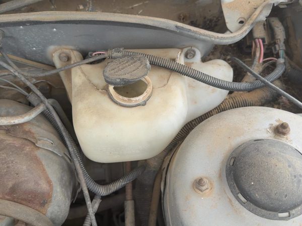 84-87 Pontiac Sunbird Windshield Washer Fluid Reservoir With Pump Oem Wiper Tank — photo 1