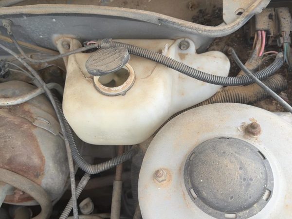 84-87 Pontiac Sunbird Windshield Washer Fluid Reservoir With Pump Oem Wiper Tank — photo 3